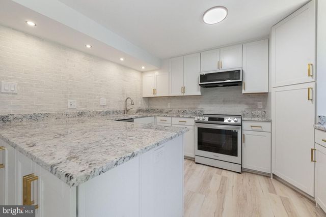7406 GOLDEN HORSESHOE CT, Springfield, VA 22153