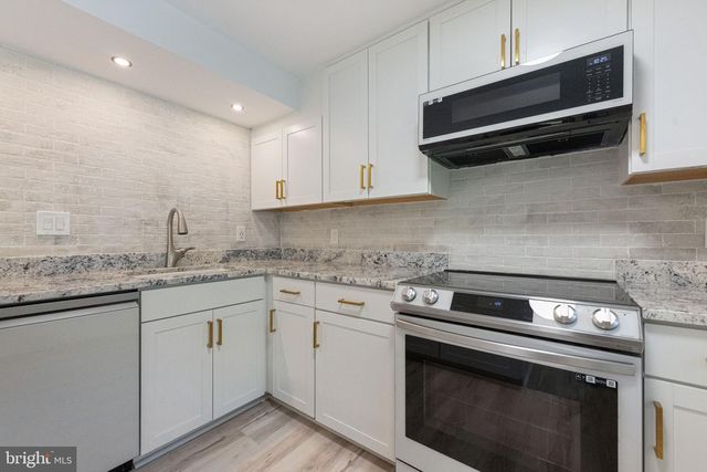 7406 GOLDEN HORSESHOE CT, Springfield, VA 22153