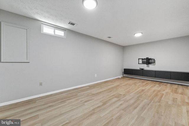 7406 GOLDEN HORSESHOE CT, Springfield, VA 22153