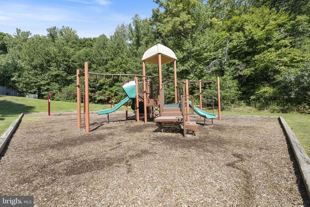 7406 GOLDEN HORSESHOE CT, Springfield, VA 22153