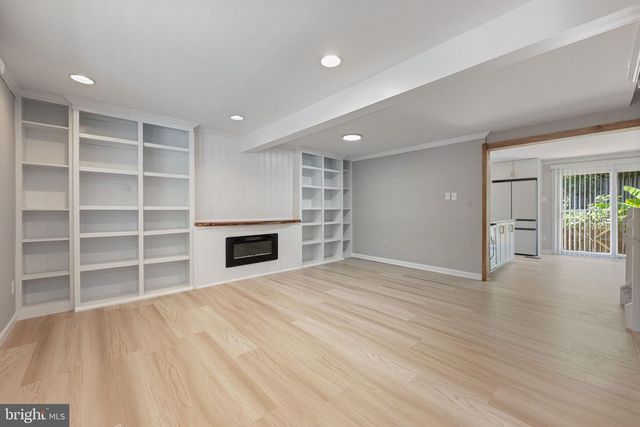 7406 GOLDEN HORSESHOE CT, Springfield, VA 22153