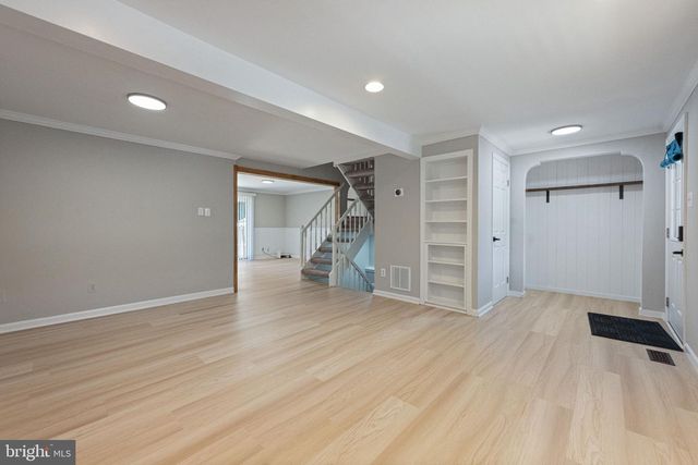 7406 GOLDEN HORSESHOE CT, Springfield, VA 22153