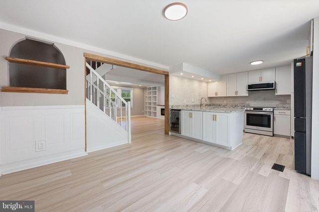 7406 GOLDEN HORSESHOE CT, Springfield, VA 22153