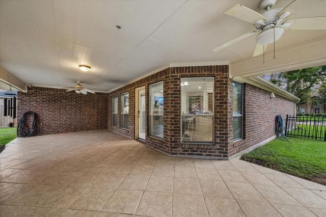2450 Sullivan Lane, Dickinson, TX 77539