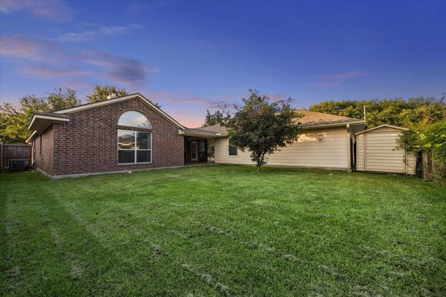 2450 Sullivan Lane, Dickinson, TX 77539