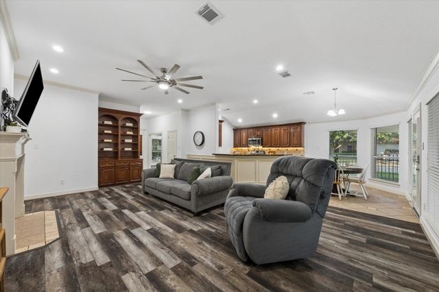2450 Sullivan Lane, Dickinson, TX 77539