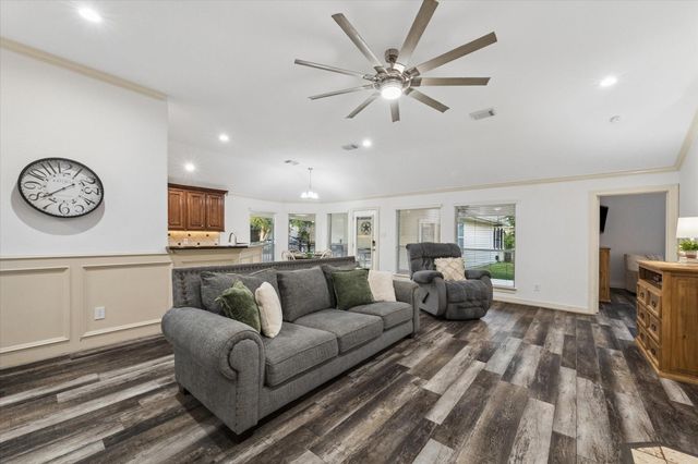 2450 Sullivan Lane, Dickinson, TX 77539
