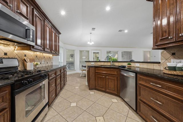 2450 Sullivan Lane, Dickinson, TX 77539