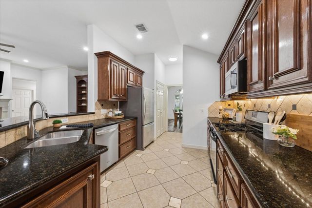 2450 Sullivan Lane, Dickinson, TX 77539