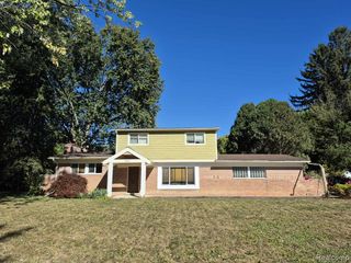 1299 Winchcombe Drive, Bloomfield Hills, MI 48304