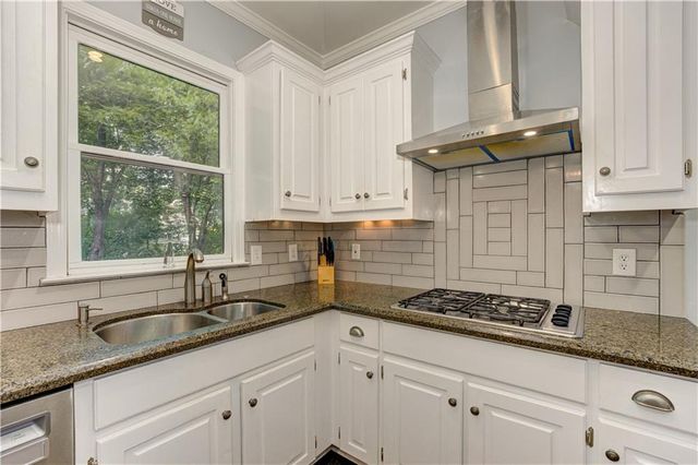 409 Misty Ridge Way, Woodstock, GA 30189