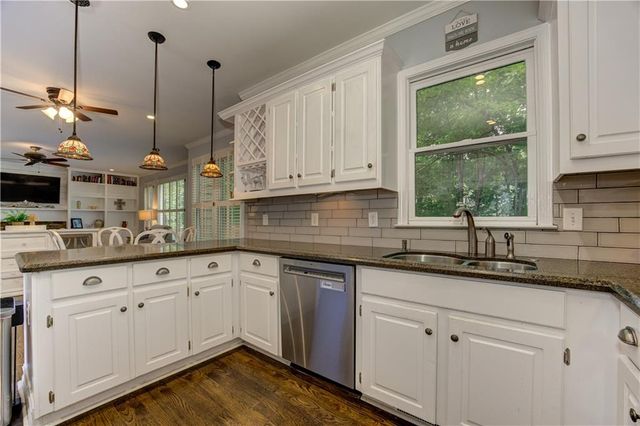 409 Misty Ridge Way, Woodstock, GA 30189
