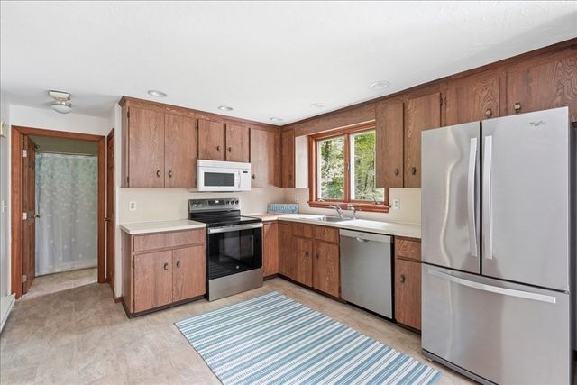 200 Cushing St, Hingham, MA 02043