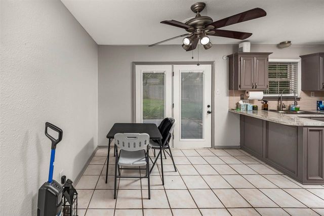 3805 SE Elmhurst Ln, Lawton, OK 73501