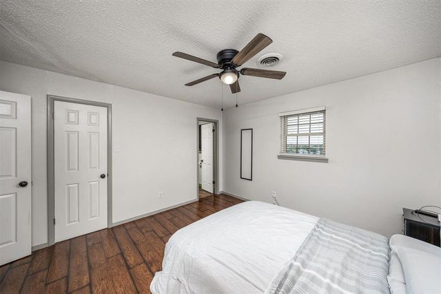 3805 SE Elmhurst Ln, Lawton, OK 73501