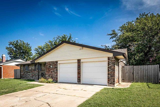 3805 SE Elmhurst Ln, Lawton, OK 73501
