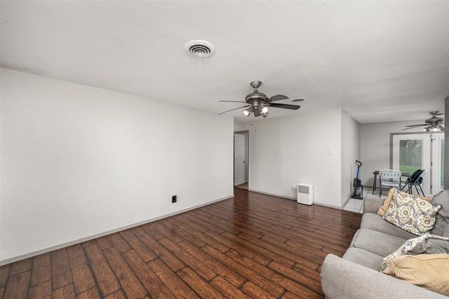 3805 SE Elmhurst Ln, Lawton, OK 73501