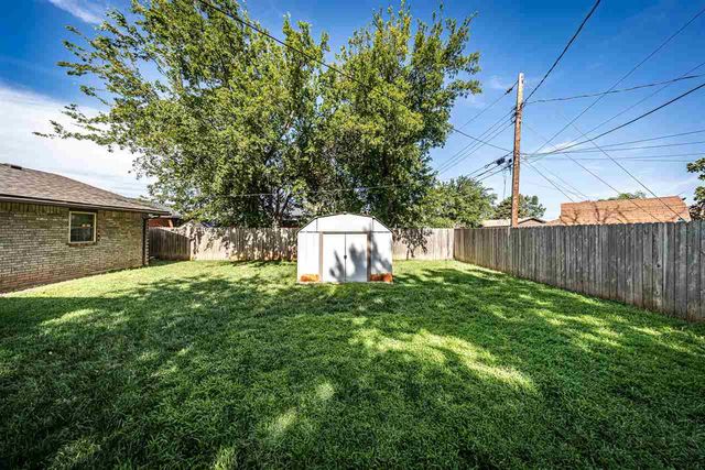 3805 SE Elmhurst Ln, Lawton, OK 73501
