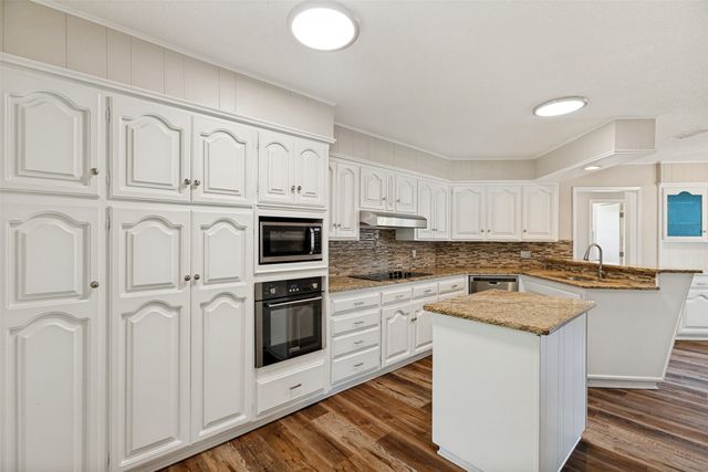 2500 Brookhaven Drive, Denison, TX 75020