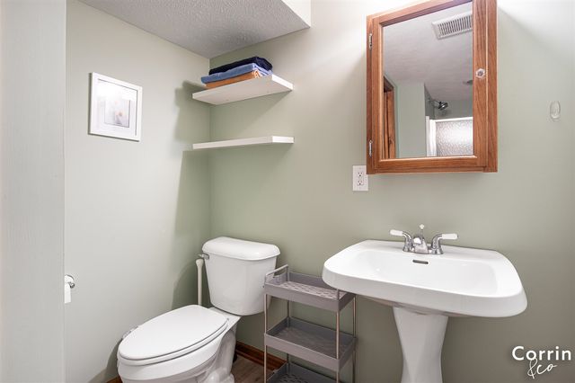 7490 N Garden Court, Jenison, MI 49428