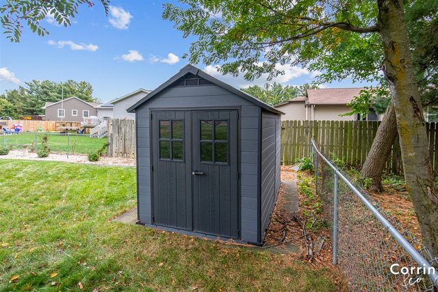 7490 N Garden Court, Jenison, MI 49428