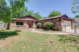 6800 Oakhurst Drive, Ocean Springs, MS 39564