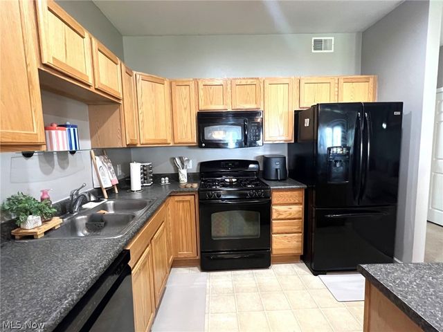 108 Yellowstone Court, Berea, OH 44017