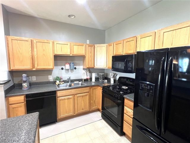 108 Yellowstone Court, Berea, OH 44017