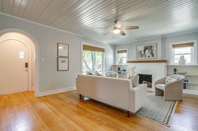 4004 El Campo Avenue, Fort Worth, TX 76107