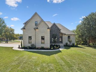 710 Saratoga Dr, Murfreesboro, TN 37130