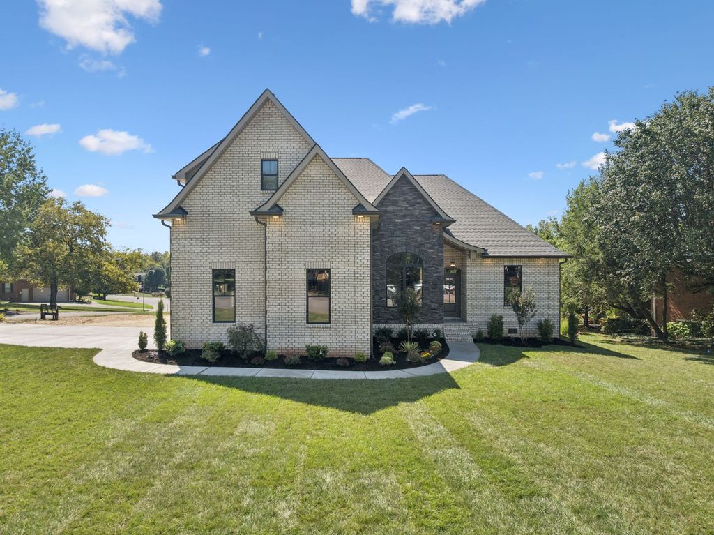 710 Saratoga Dr, Murfreesboro, TN 37130
