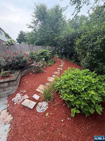 81 Grayson Place, Teaneck, NJ 07666
