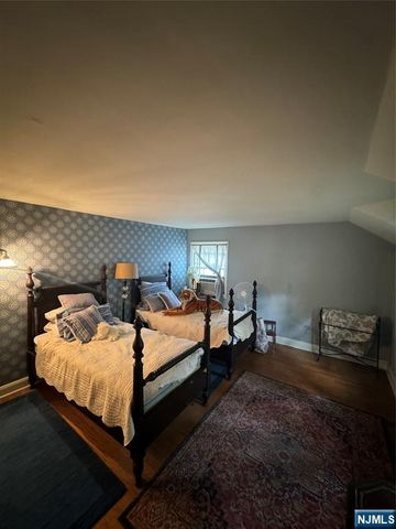 81 Grayson Place, Teaneck, NJ 07666