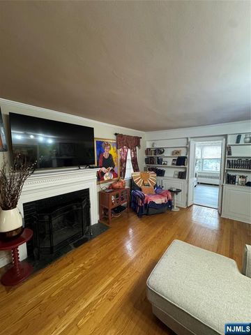 81 Grayson Place, Teaneck, NJ 07666