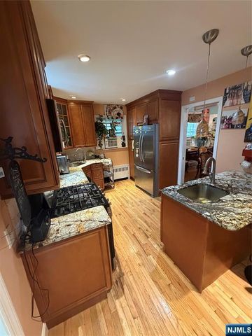 81 Grayson Place, Teaneck, NJ 07666