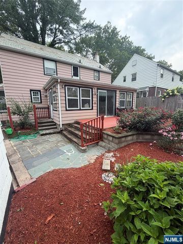 81 Grayson Place, Teaneck, NJ 07666