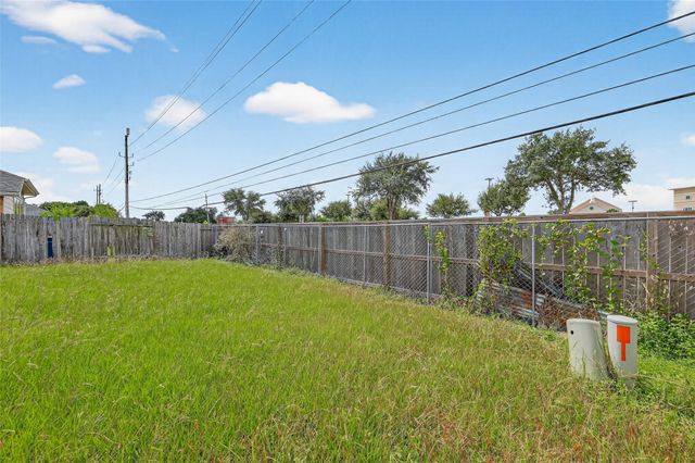 5615 Brookhollow Oaks Trail, Houston, TX 77084