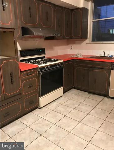 2215 S 9TH ST, Philadelphia, PA 19148