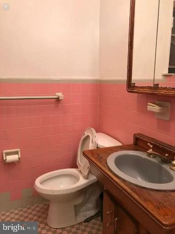 2215 S 9TH ST, Philadelphia, PA 19148