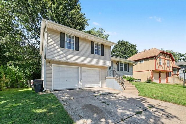 2018 E Mohawk Court, Olathe, KS 66062