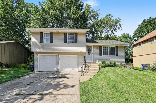 2018 E Mohawk Court, Olathe, KS 66062