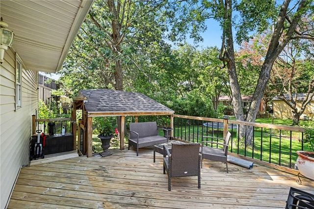 2018 E Mohawk Court, Olathe, KS 66062