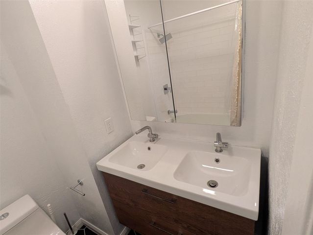 8901 Trone CIR C, Austin, TX 78758