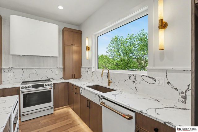 2537 S 102nd Street, Lincoln, NE 68520