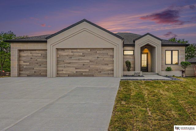 2537 S 102nd Street, Lincoln, NE 68520