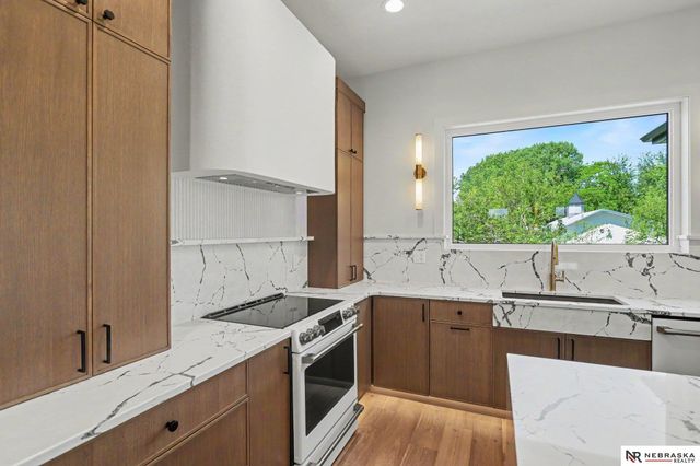 2537 S 102nd Street, Lincoln, NE 68520