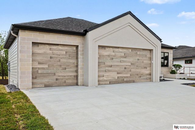 2537 S 102nd Street, Lincoln, NE 68520