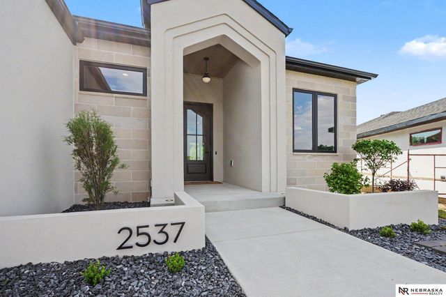 2537 S 102nd Street, Lincoln, NE 68520