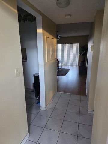 3048 E Sunrise Lakes Drive E 412, Sunrise, FL 33322