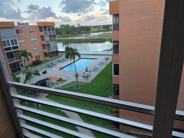 3048 E Sunrise Lakes Drive E 412, Sunrise, FL 33322